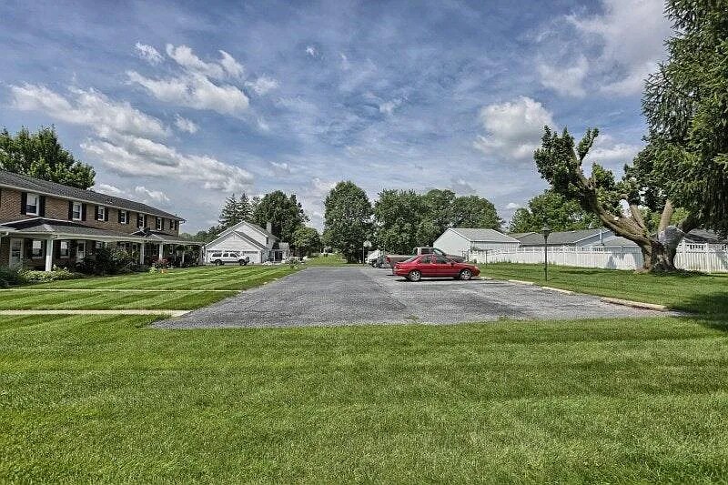 Building Photo - 451 W Main Ave