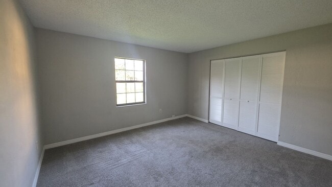 Building Photo - Palm Coast 4 Bedroom 2 Bath in the W Section