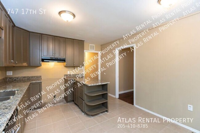 Building Photo - 747 17th St