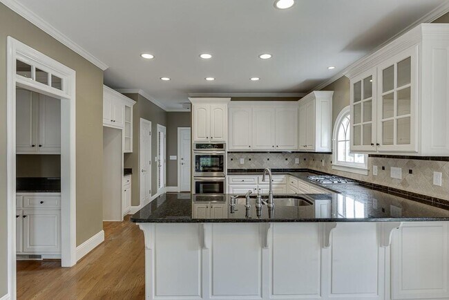 Building Photo - 2885 Towne Village Dr NW