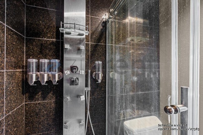 Building Photo - 2018 Swan St