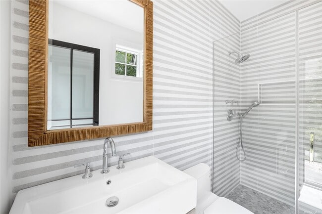 Building Photo - 23 Bayview Rd