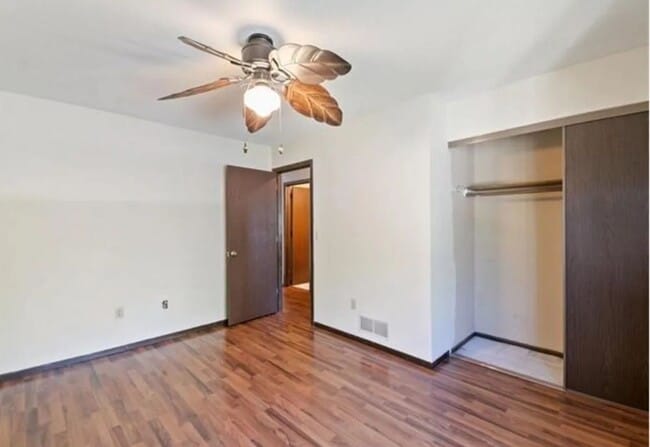 Building Photo - Spacious 3 bedroom home with a large Yard. Come see for yourself!