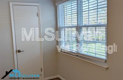 Building Photo - 1002 Willow Dr