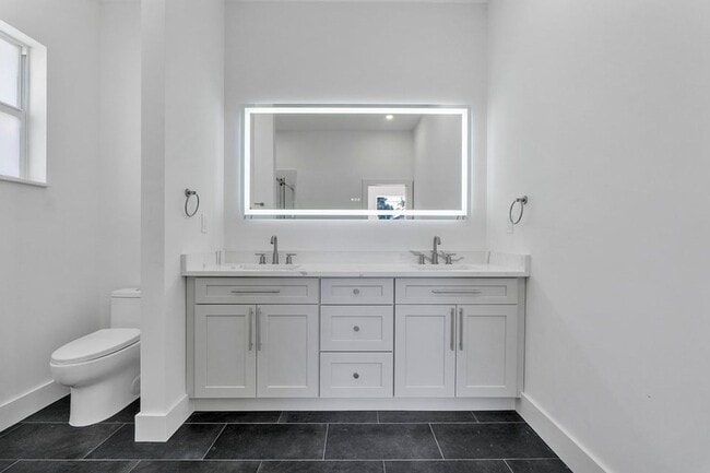 Building Photo - 1573 W 16th St