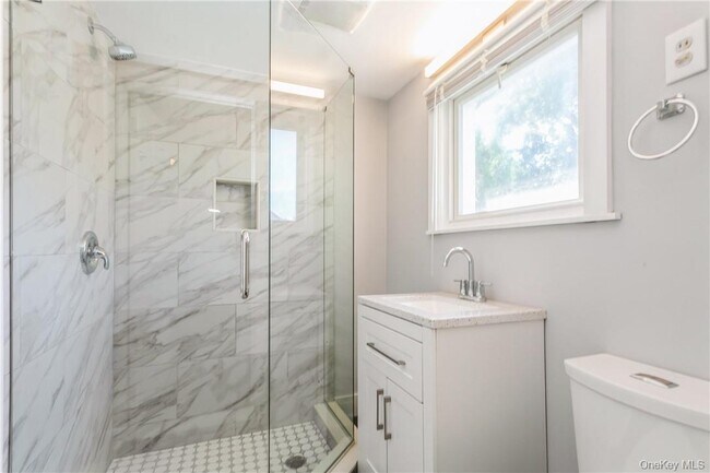 Building Photo - 156 Bellevue Pl