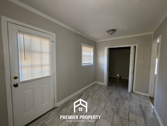 Building Photo - Spacious 3BR Memphis Home w/ Hardwood Floors, Open Kitchen & Fenced Yard