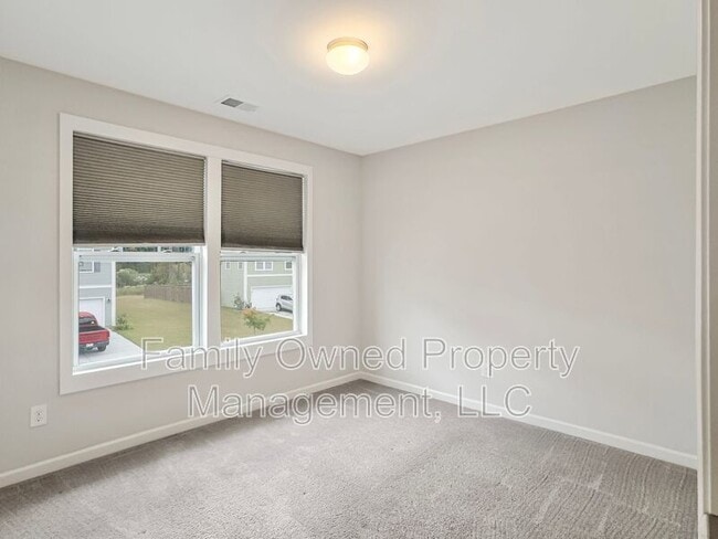 Building Photo - 242 Dunlin Dr