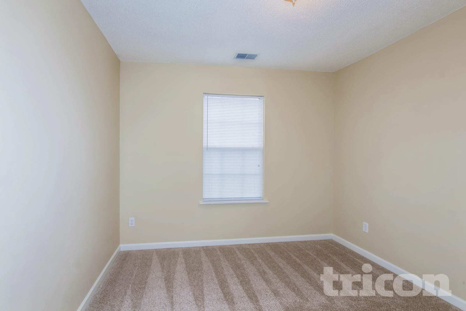 Building Photo - 104 Flyer Ct