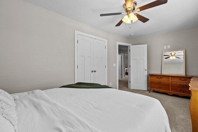 Building Photo - Modern comfort Beach living