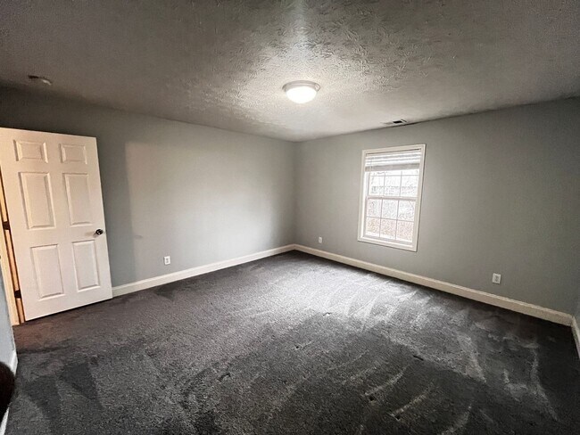 Building Photo - Beautiful 4 Bedroom and 2.5 Bath Home