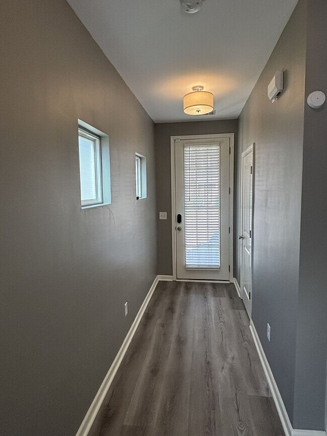 Building Photo - Gated Private Community! Spacious 3 Bedroom and 2.5 Bath End Unit Townhome