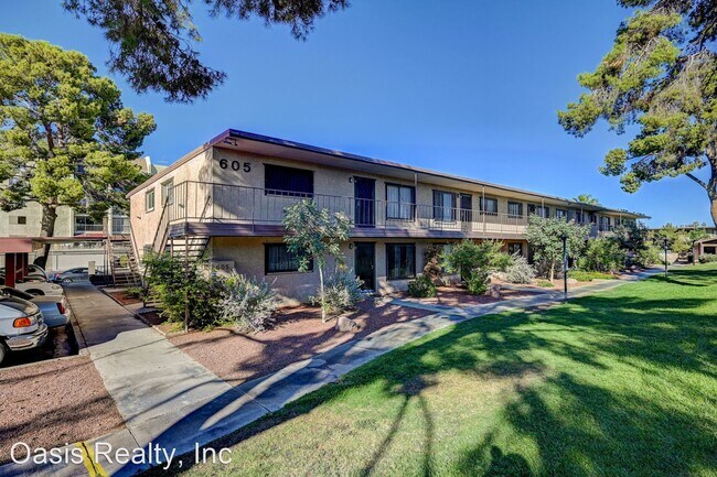 Building Photo - 1 br, 1 bath House - 605 S. Royal Crest Ci...