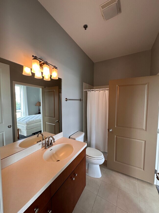 Building Photo - 200 Manufacturers Rd Unit. 701