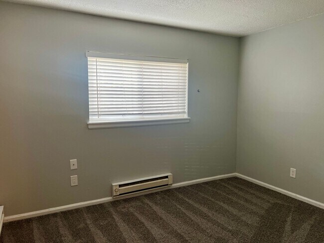 Building Photo - 2 Bedroom 2 Bathroom Aurora Condo!  ***Move-In Special***