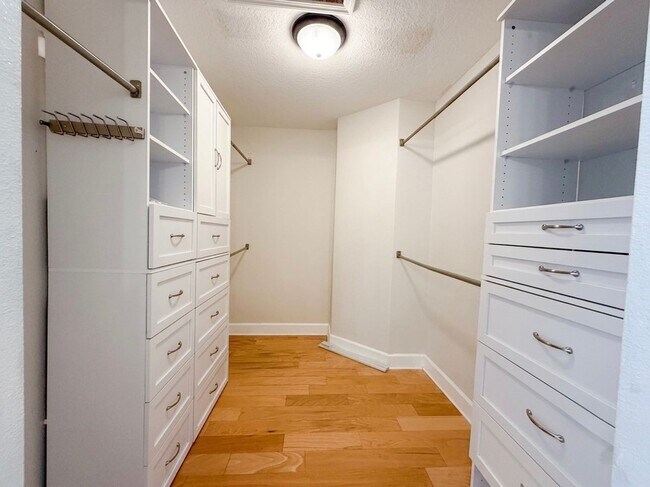 Building Photo - 63 Bay Lake Dr