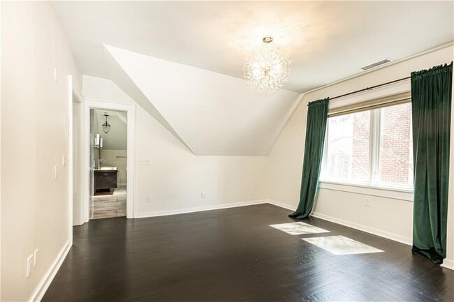 Building Photo - 1022 Reeder Cir NE