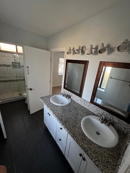 Building Photo - 2208 N Broadway