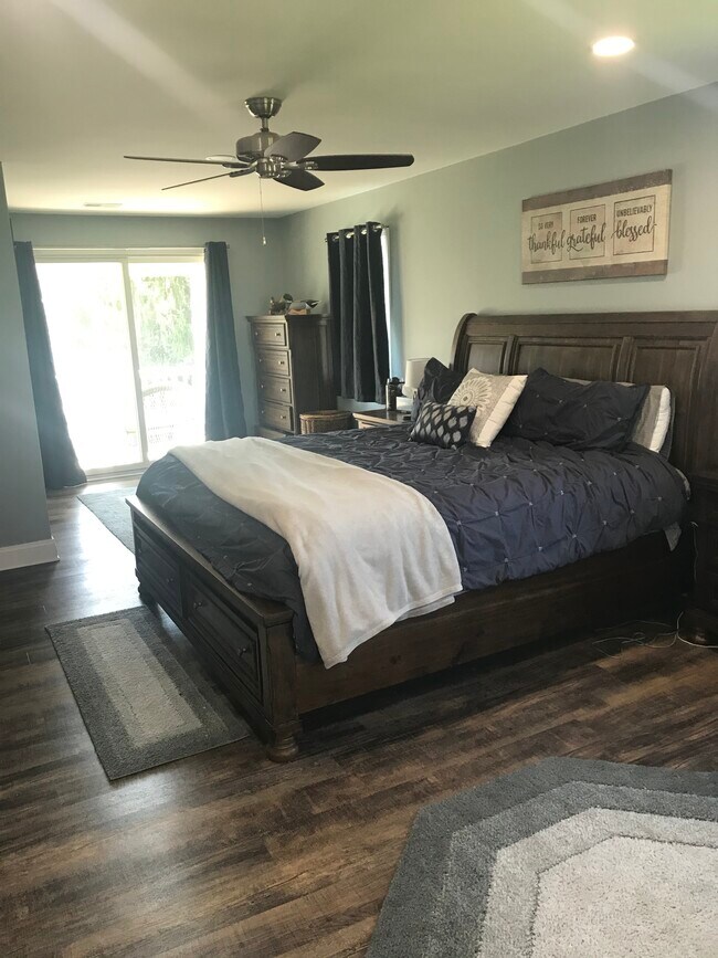 Master Bedroom - 25001 Vista Rd