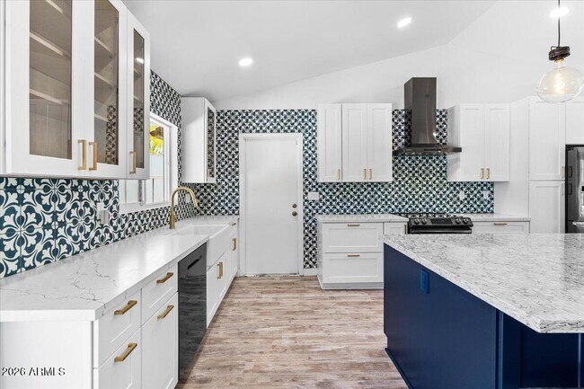 Building Photo - 1041 E Kristal Way
