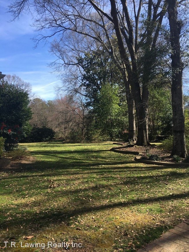 Building Photo - 1205 Fairfield Dr