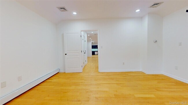 Building Photo - 138-15 82nd Dr