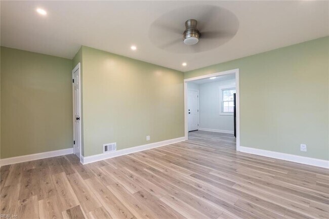 Building Photo - 314 Mohican Dr