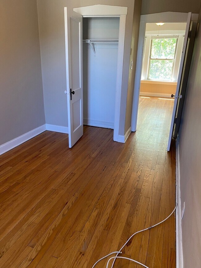 Building Photo - 3103 N Racine Ave