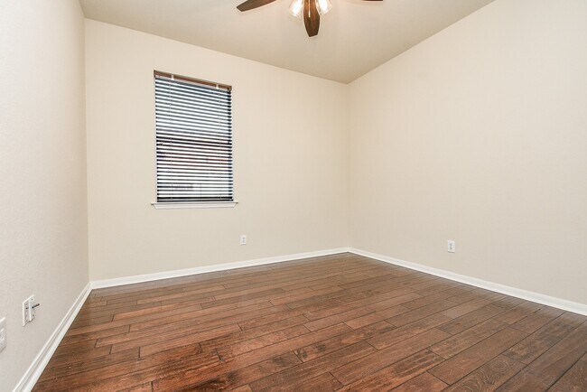 Building Photo - 9135 Edgeloch Dr