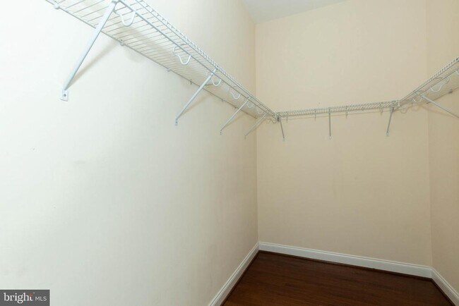 Building Photo - 15 Flag Ct