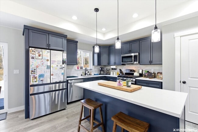 Building Photo - Aurora Heights Ranch