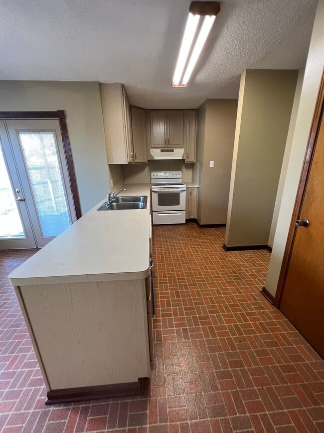 Building Photo - 1306 Rue De Cypress