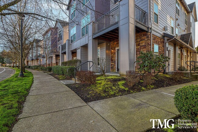 Building Photo - Beautiful Ground-Level 1 Bedroom + Bonus Room Condo 769 Sq Ft | Water/Sewer/Garbage Included