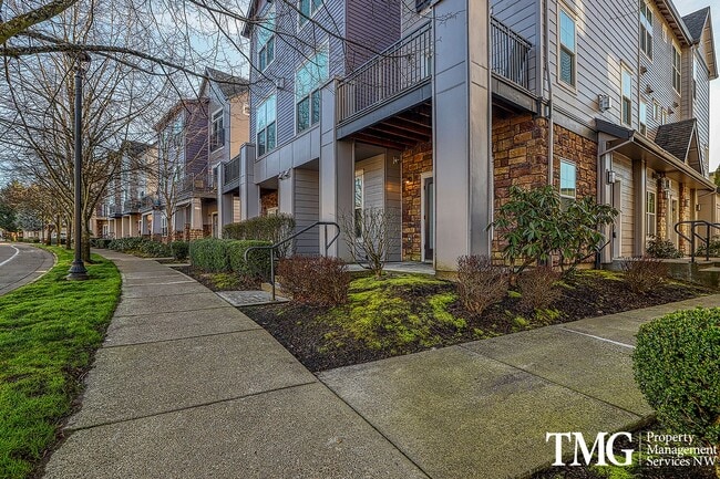 Building Photo - Beautiful Ground Level 1+br Condo ** Water/Sewer/Garbage Included **