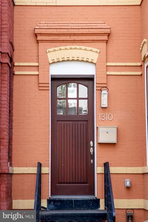 Building Photo - 1310 Riggs St NW