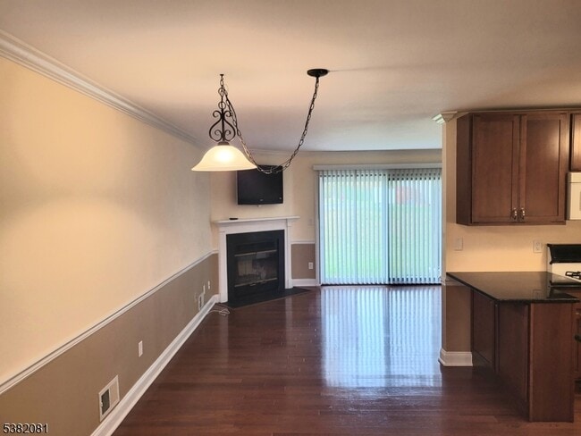 Building Photo - 1211 Spruce Hills Dr