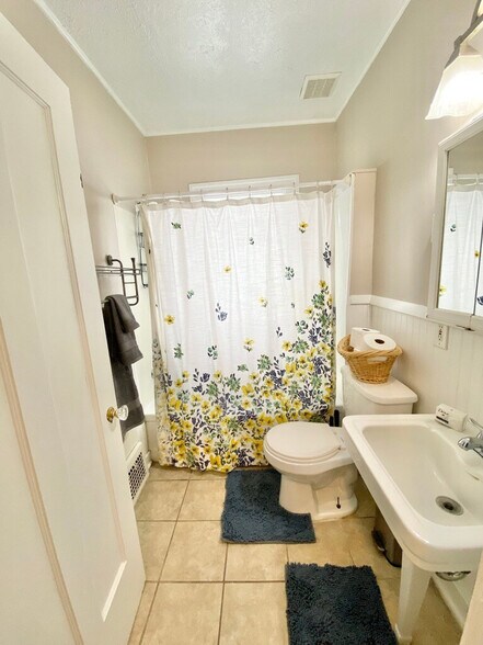 Building Photo - 2214 Lee Rd