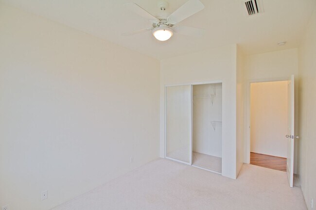 Building Photo - Stunning 4-Bedroom Home with Solar and Sal...