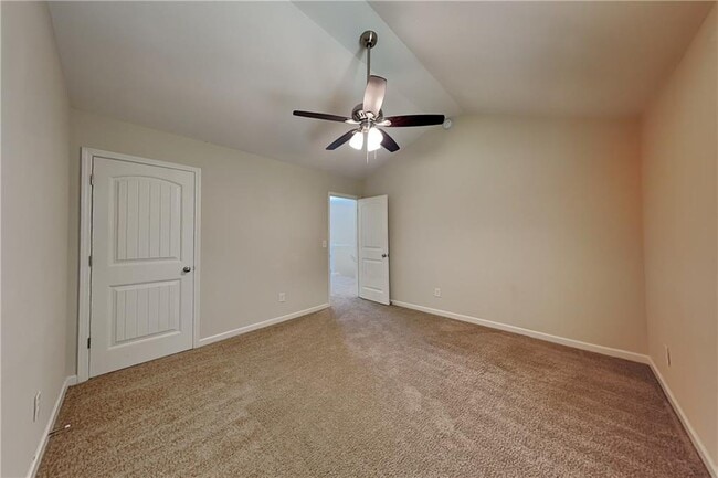 Building Photo - 435 Shady Glen