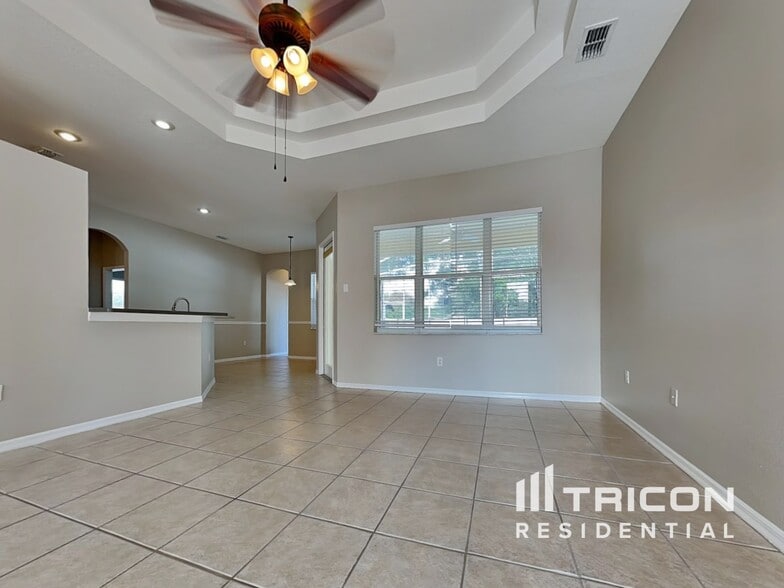 Building Photo - 1504 Canoe Dr