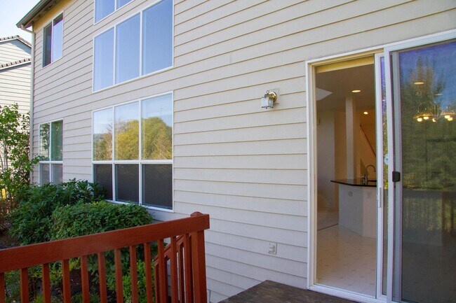 Building Photo - Fantastic Bethany Home with Attached Garag...