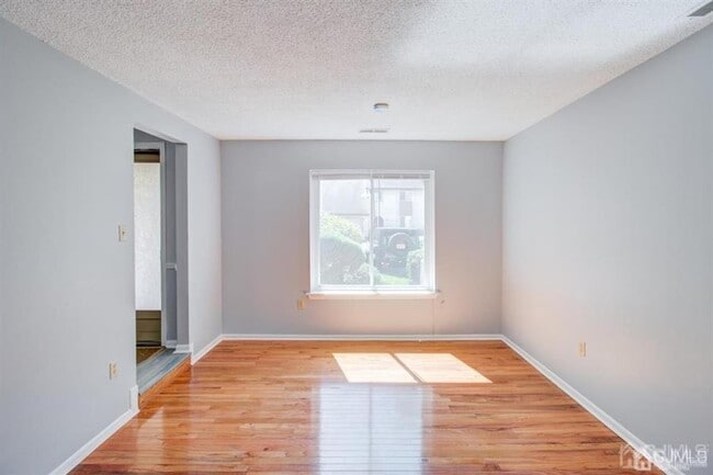 Building Photo - 59 Thoreau Dr
