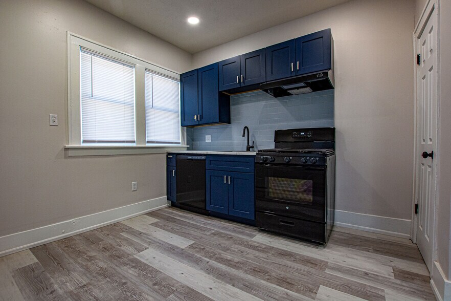 Building Photo - 3812 Dodge St