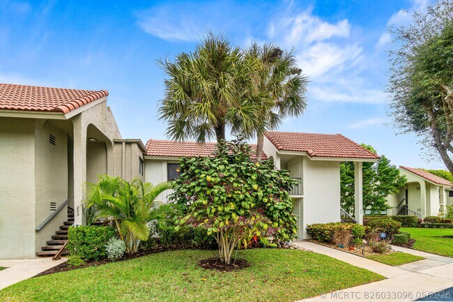 Building Photo - 5687 Fairway Park Dr
