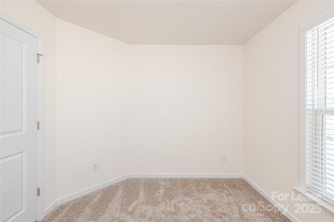 Building Photo - 23018 Clarabelle Dr