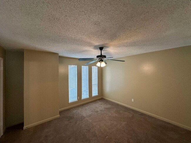 Building Photo - 2409 Talmadge Pl