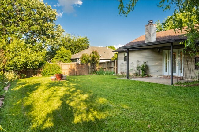 Building Photo - 654 Terry Ave