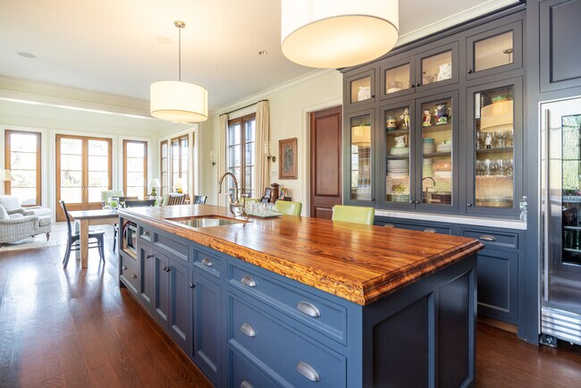 Building Photo - 286 Downs Path