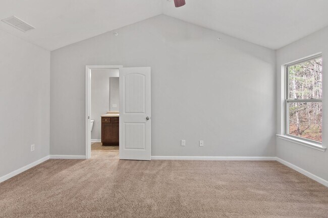 Building Photo - 3 Bedroom Townhome in Jonesboro!