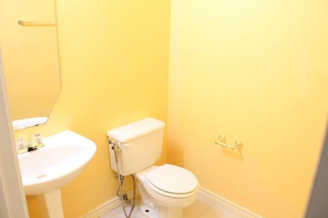 Building Photo - 1013 Stone Gate Dr